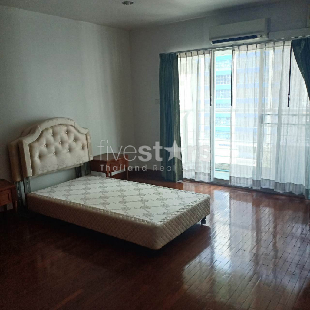 Condo de faible hauteur de 3 chambres à louer sur Thong Lo, photo 4