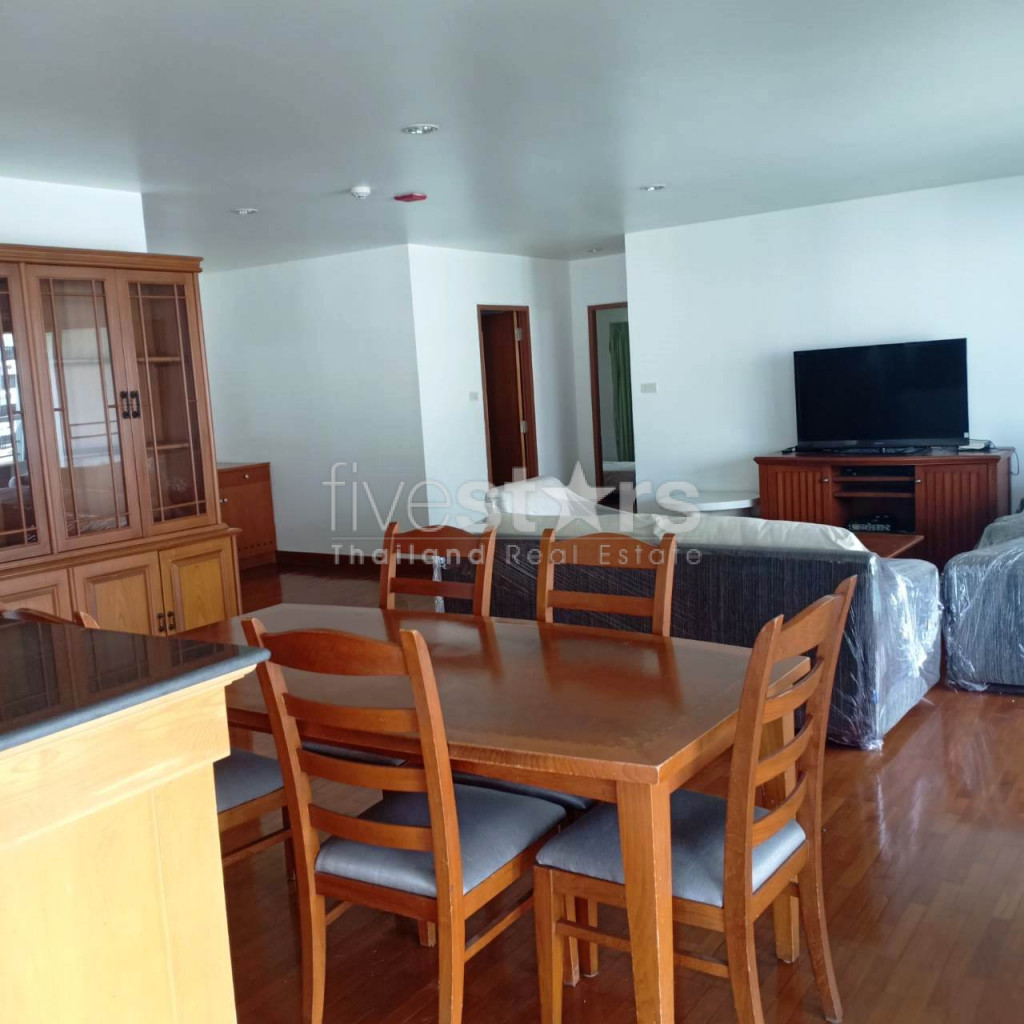 Condo de faible hauteur de 2 chambres à louer sur Thong Lo