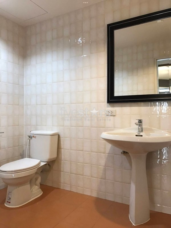 Condo spacieux de 2 chambres à vendre sur Thong Lo, photo 13