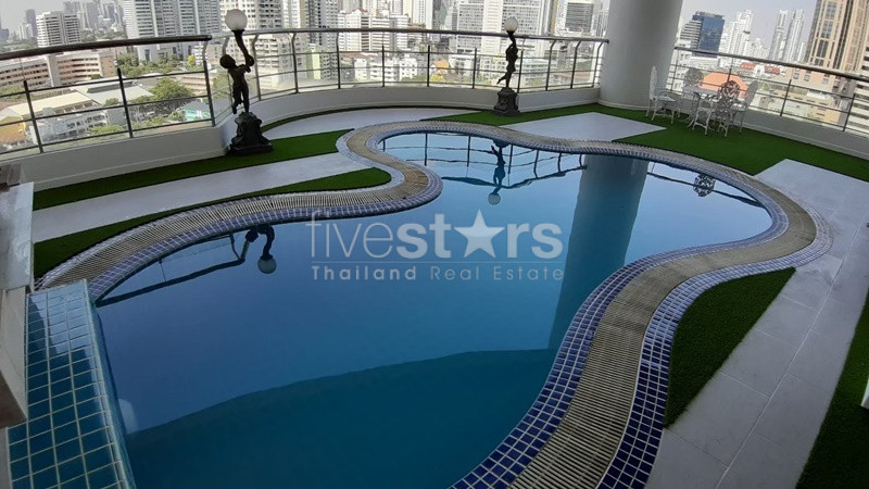 Spacious 3 bedroom duplex with private pool near BTS Phromphong, photo 2