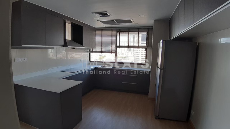 Spacious 3 bedroom duplex with private pool near BTS Phromphong, photo 8