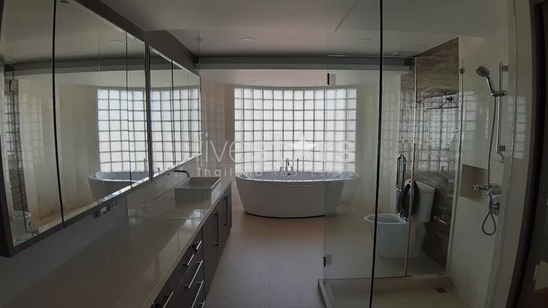 Spacious 3 bedroom duplex with private pool near BTS Phromphong, photo 15