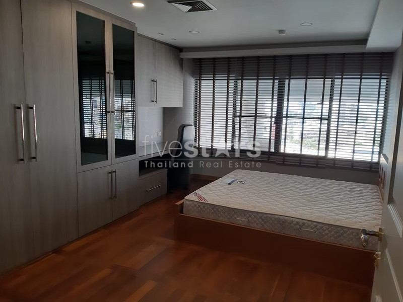 Spacious 3 bedroom duplex with private pool near BTS Phromphong, photo 12