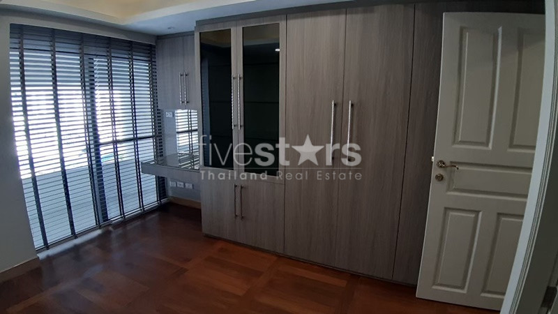 Spacious 3 bedroom duplex with private pool near BTS Phromphong, photo 10