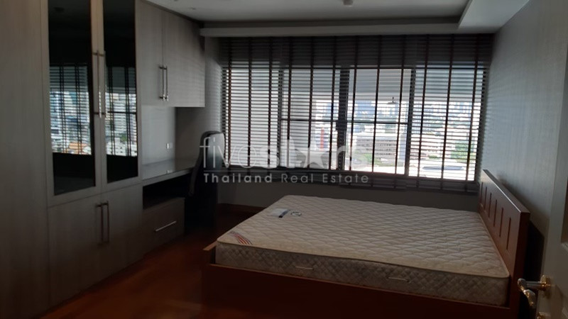Spacious 3 bedroom duplex with private pool near BTS Phromphong, photo 13