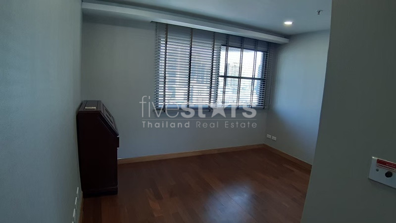 Spacious 3 bedroom duplex with private pool near BTS Phromphong, photo 11
