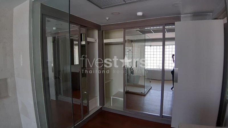 Spacious 3 bedroom duplex with private pool near BTS Phromphong, photo 14