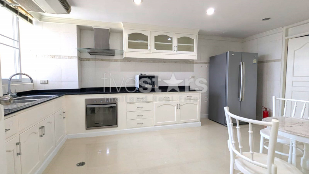 Grand appartement familial de 4 chambres à Thonglor, photo 9