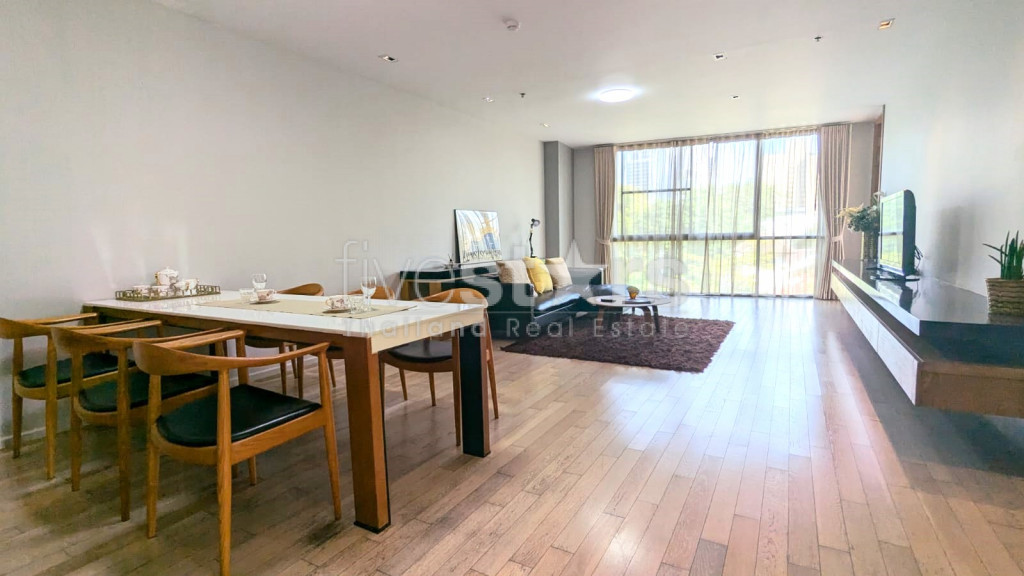 Grand Appartement de 2 Chambres à louer près du BTS Thonglor