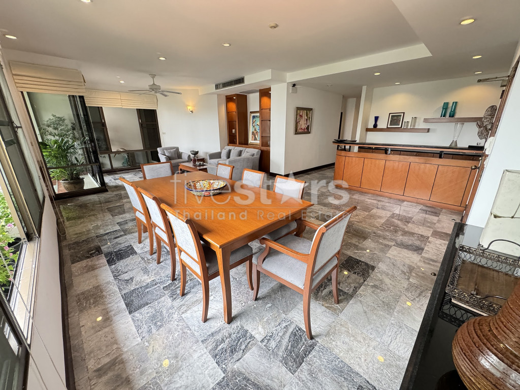 Grand appartement de 3 chambres près du BTS Phrom Phong