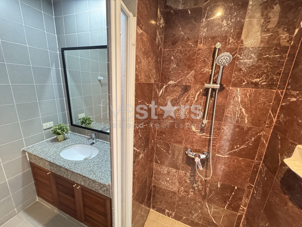 Grand appartement de 3 chambres près du BTS Phrom Phong, photo 14