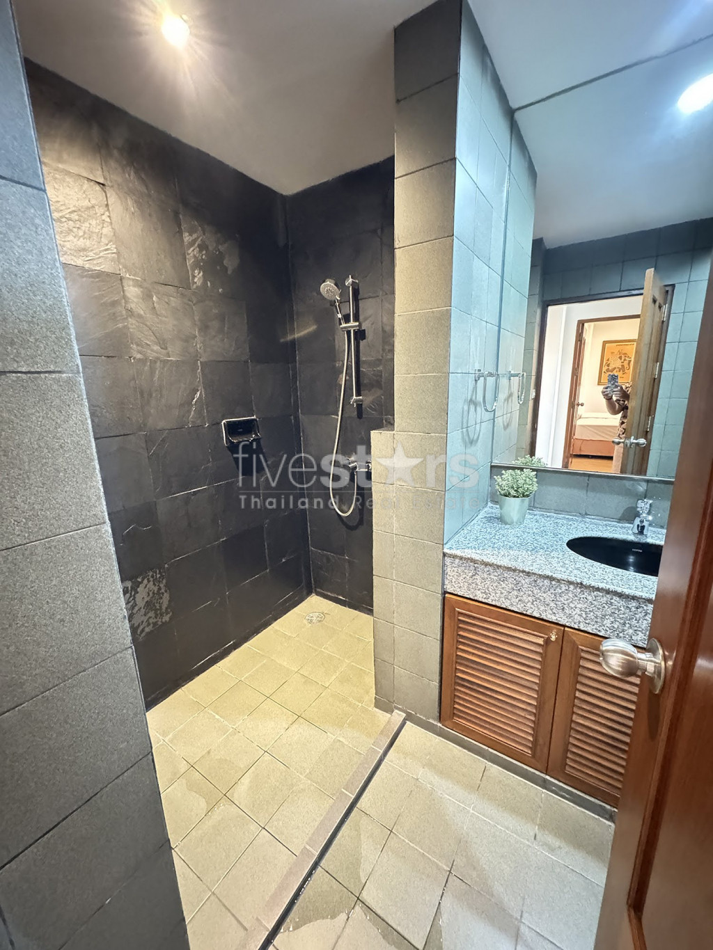 Grand appartement de 3 chambres près du BTS Phrom Phong, photo 16