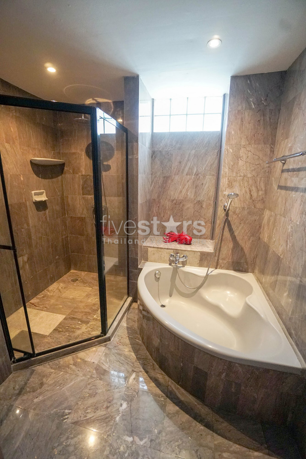 Grand appartement de 3 chambres près du BTS Phrom Phong, photo 10