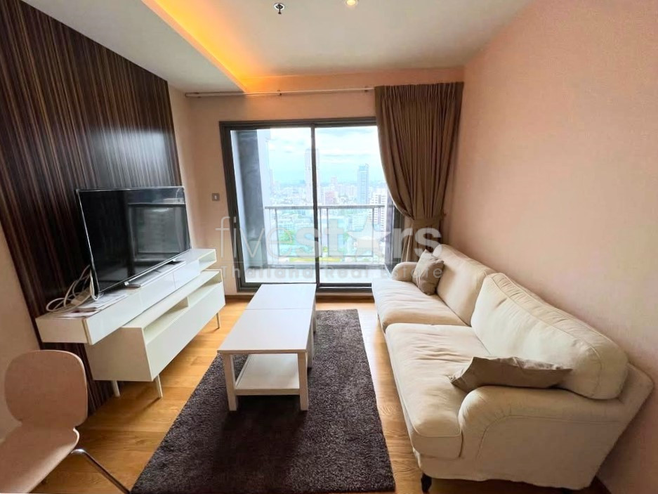 Appartement de 2 chambres à louer près du BTS Phrom Phong, photo 2