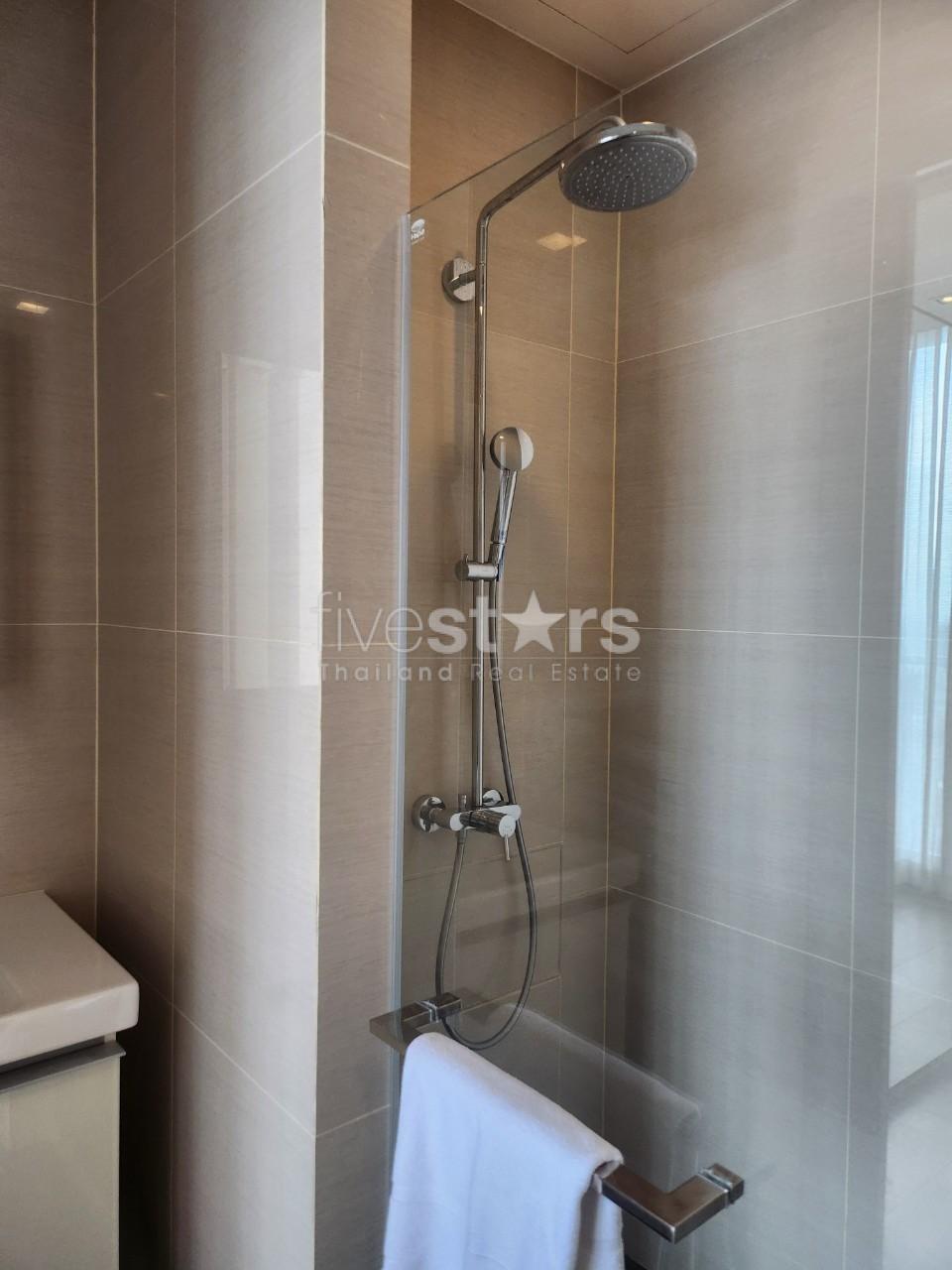 Appartement moderne de 2 chambres à louer à Phrom Phong, photo 10