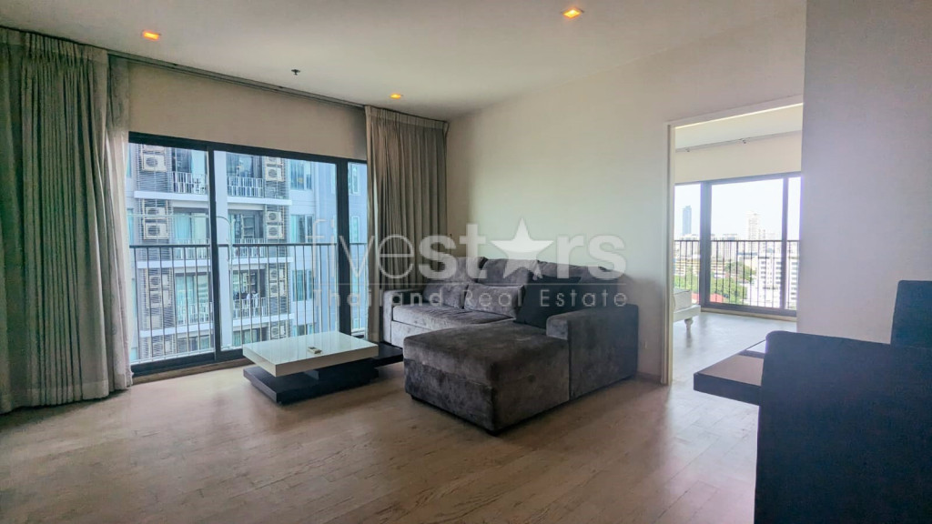 Grand appartement de 1 chambre à louer à 2 min du BTS Thonglor
