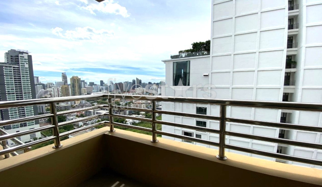 Appartement de 3 chambres à louer à Sukhumvit près du BTS Phromphong, photo 2