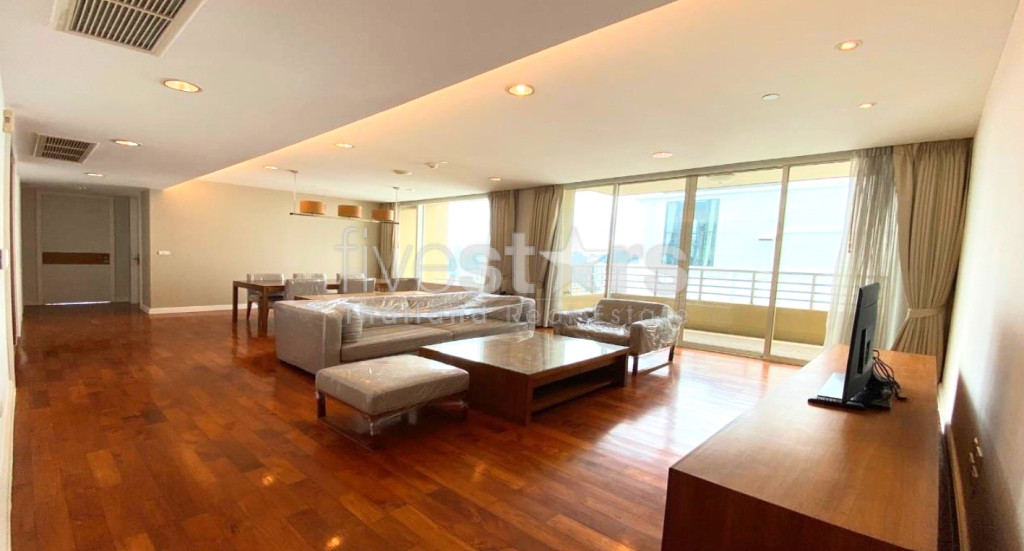 Appartement de 3 chambres à louer à Sukhumvit près du BTS Phromphong