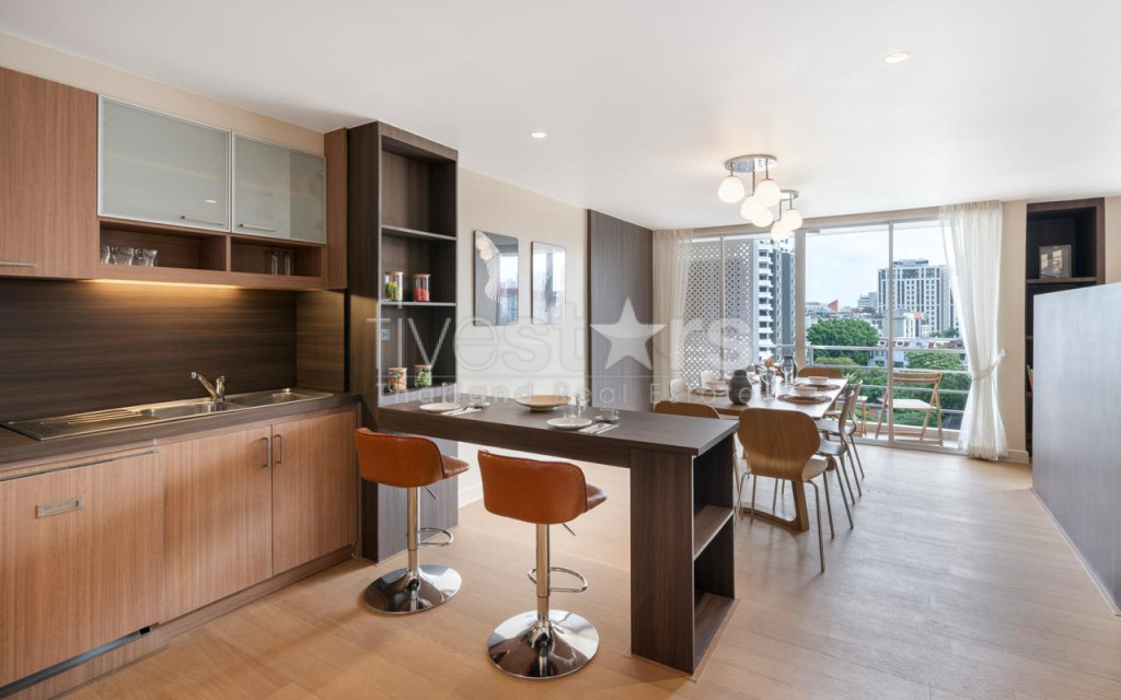 Grand appartement de 2 chambres à louer à Sukhumvit 49, proche BTS Thonglor