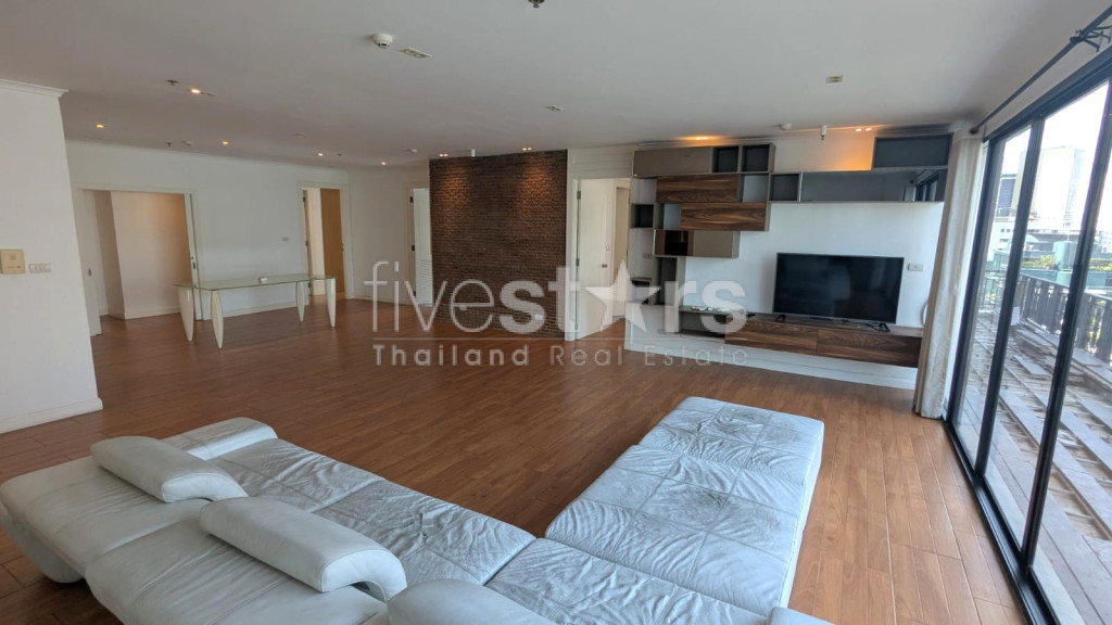 Appartement 3 chambres moderne à louer à Phrom Phong (Pet Friendly)