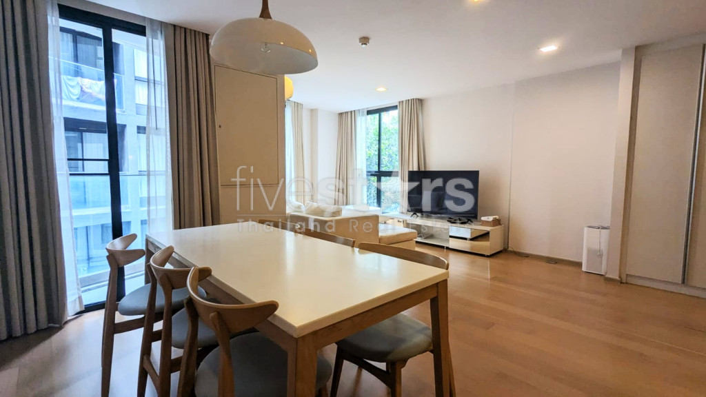 Appartement de 2 chambres + bureau à louer à Thonglor
