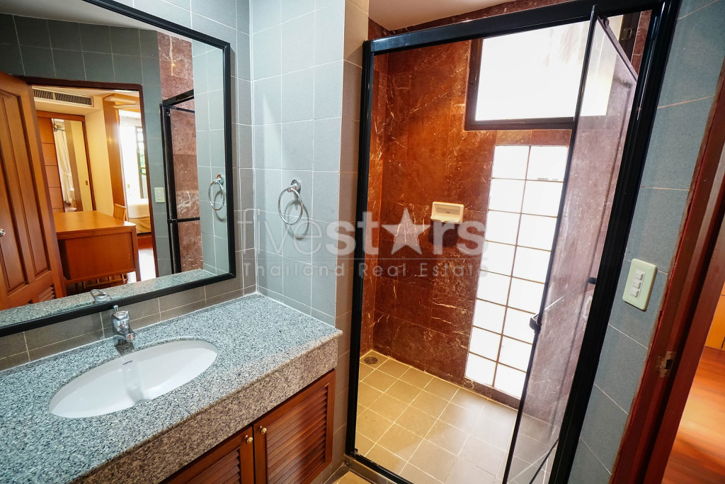 Grand appartement de 3 chambres près du BTS Phrom Phong, photo 11