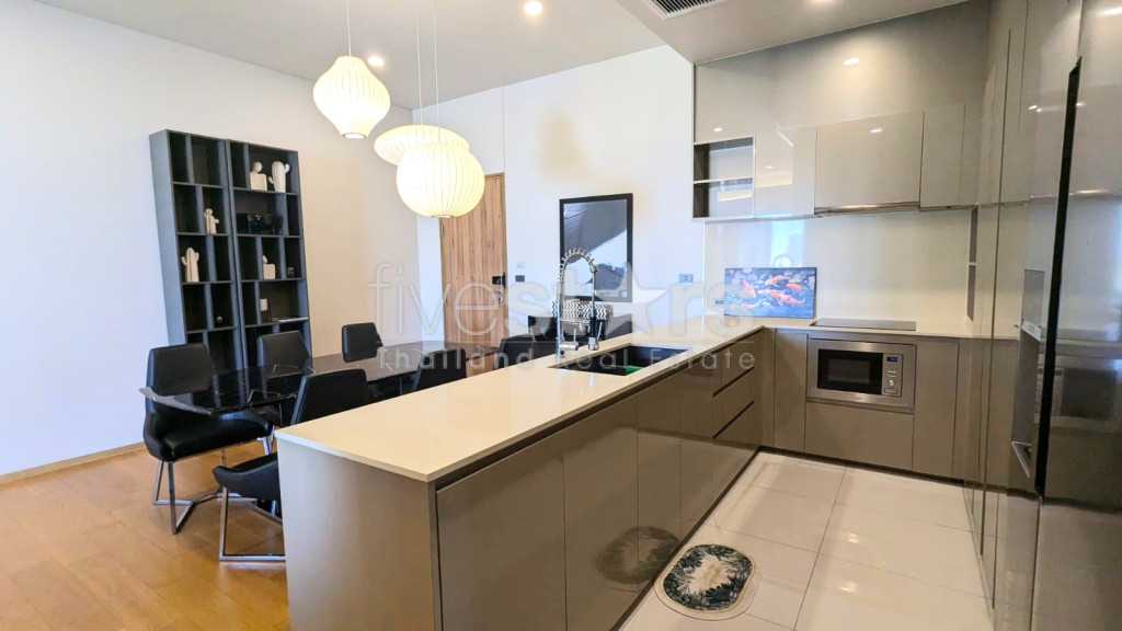Appartement de standing de 2 chambres à vendre quartier Phromphong, photo 3
