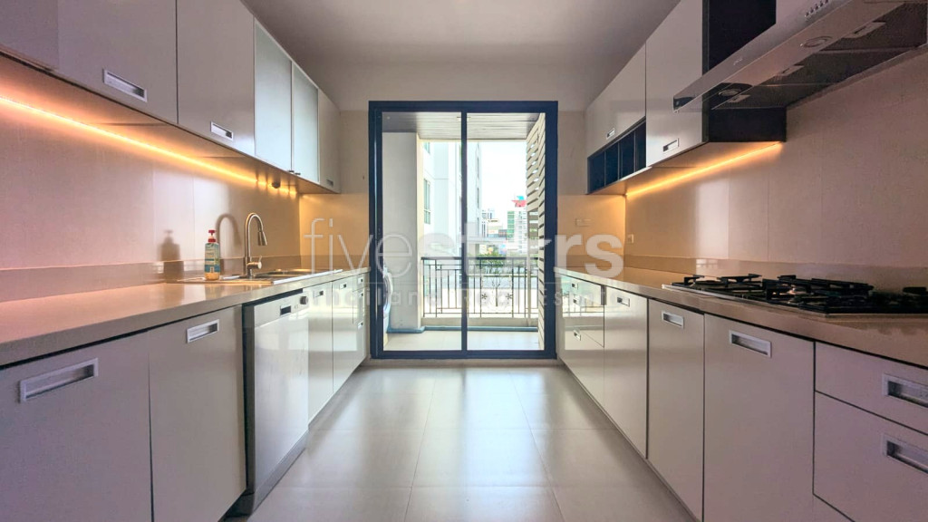 Appartement 3 chambres moderne quartier Phromphong, photo 6