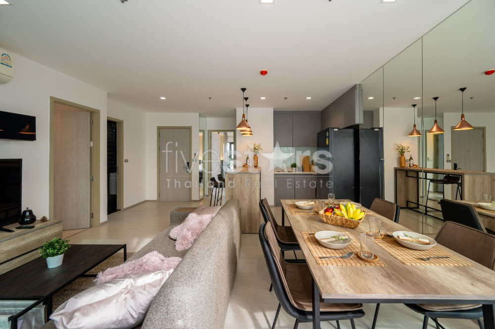 Appartement de 2 chambres à vendre près du BTS Thonglor, entièrement rénové