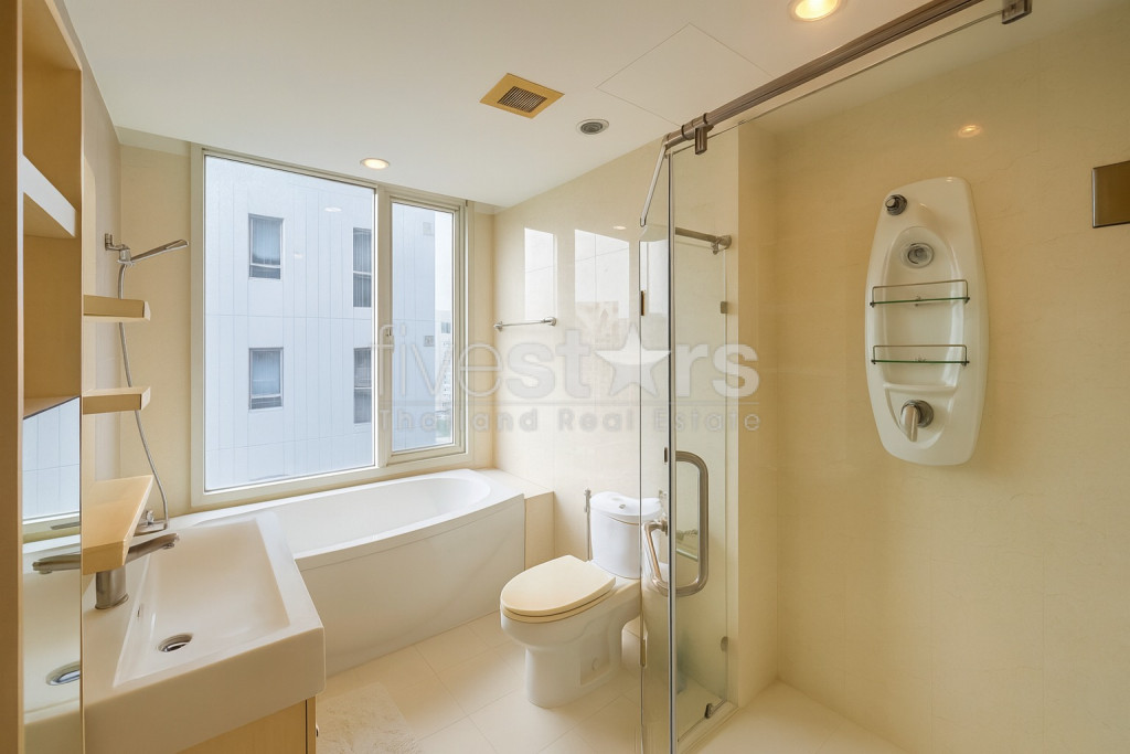 Appartement de 2 chambres spacieux à vendre quartier Phromphong, photo 13