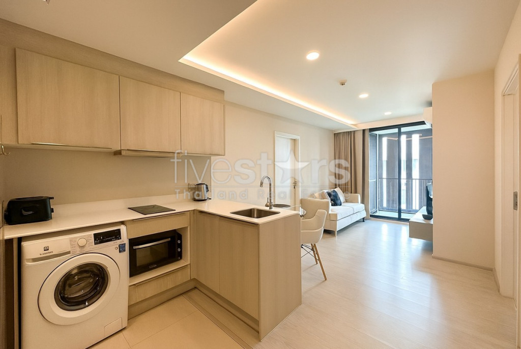 Appartement de 2 chambres moderne à vendre proche BTS Thonglor