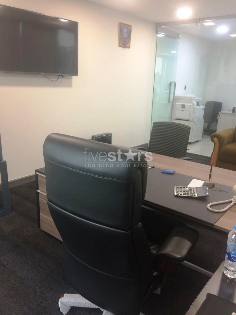Bureaux à louer près du BTS Phromphong, photo 5