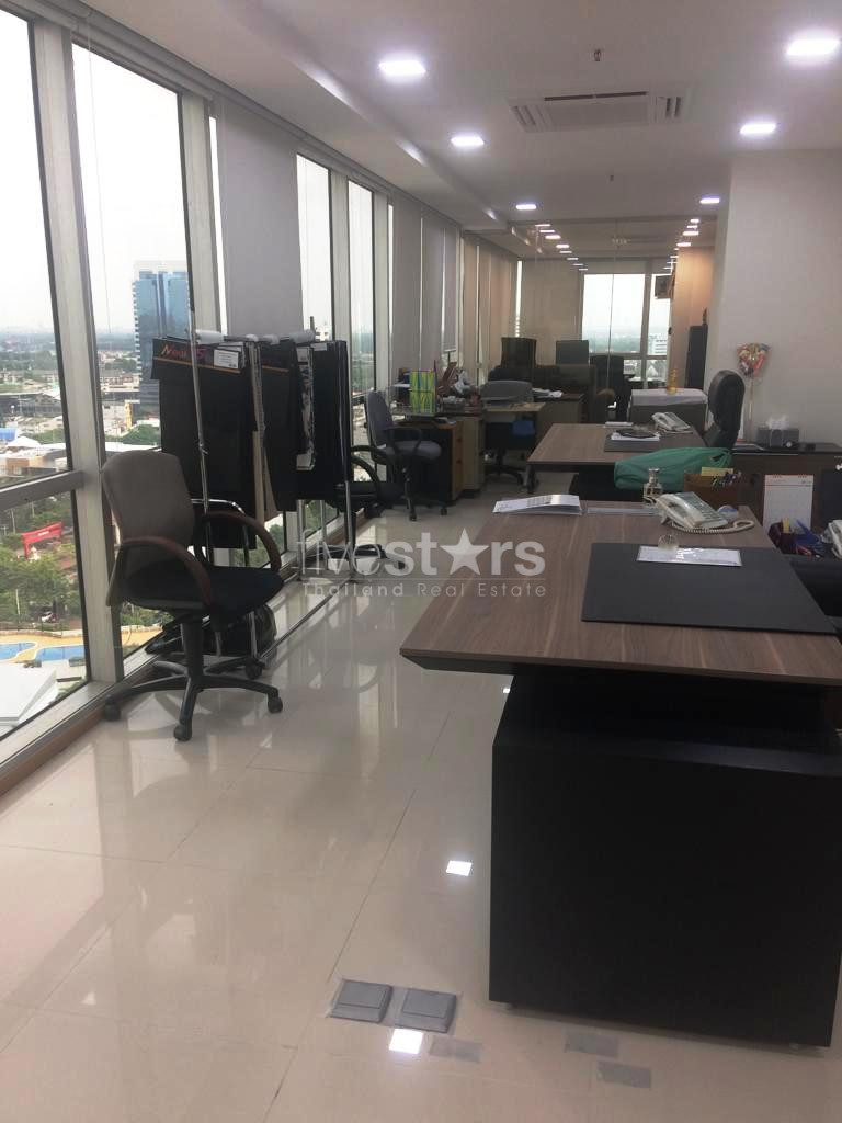 Bureaux à louer près du BTS Phromphong, photo 2