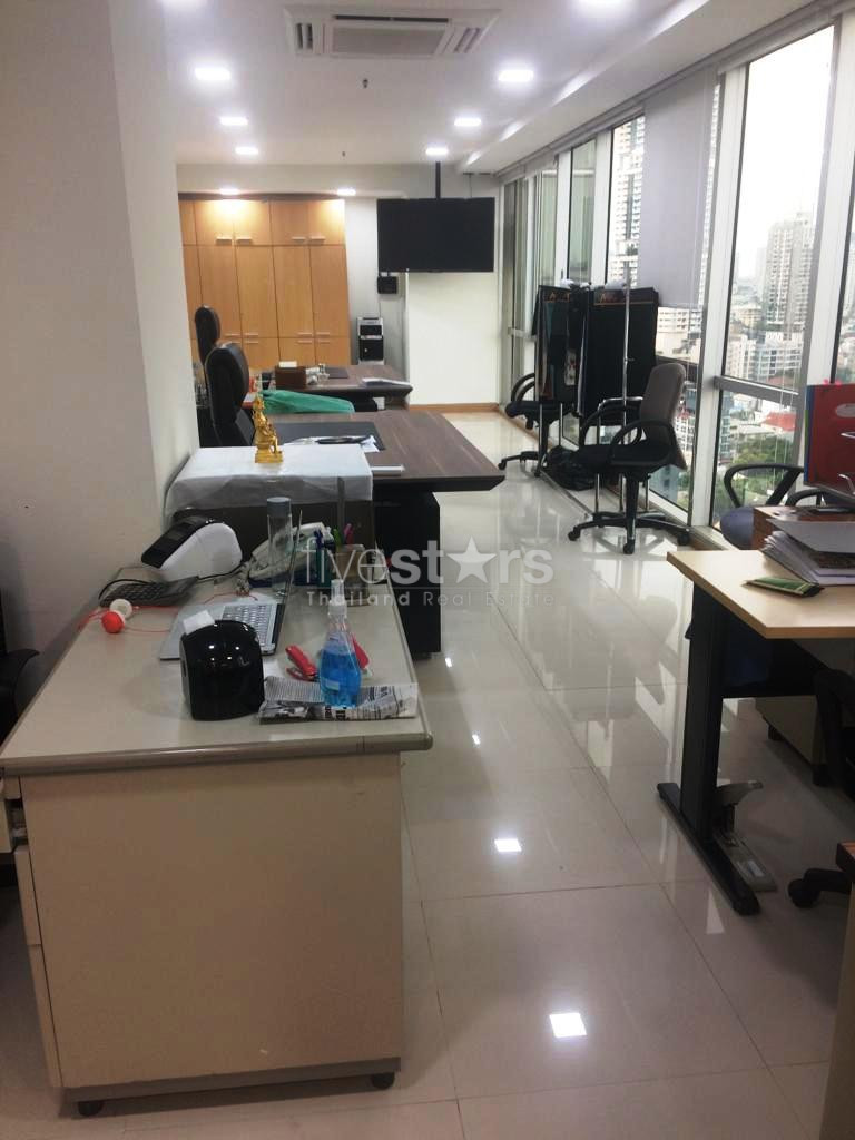 Bureaux à louer près du BTS Phromphong, photo 3