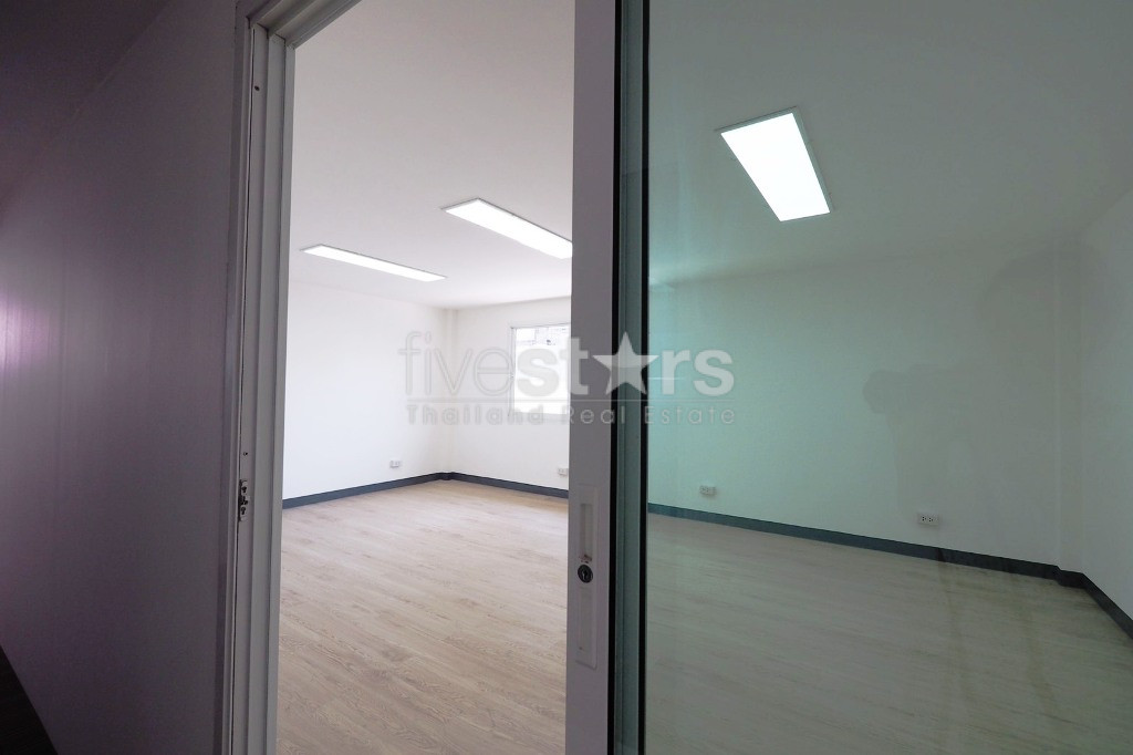 Bureaux à louer près du BTS Thonglor, photo 4