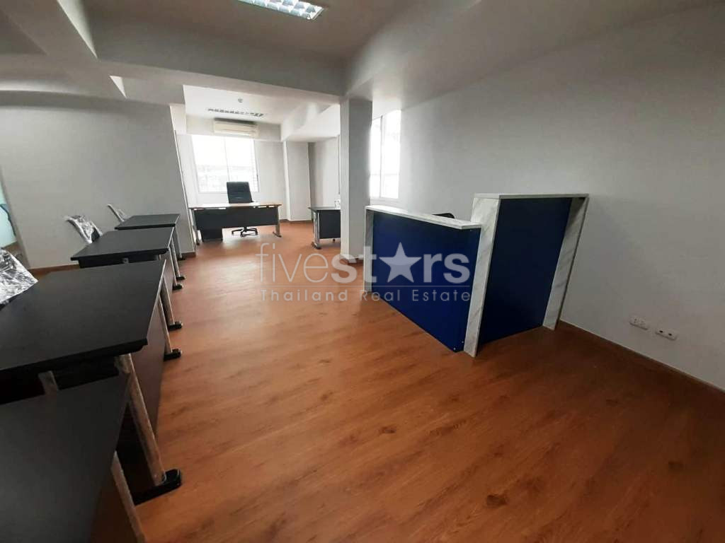 Bureaux à louer à Thonglor, photo 3