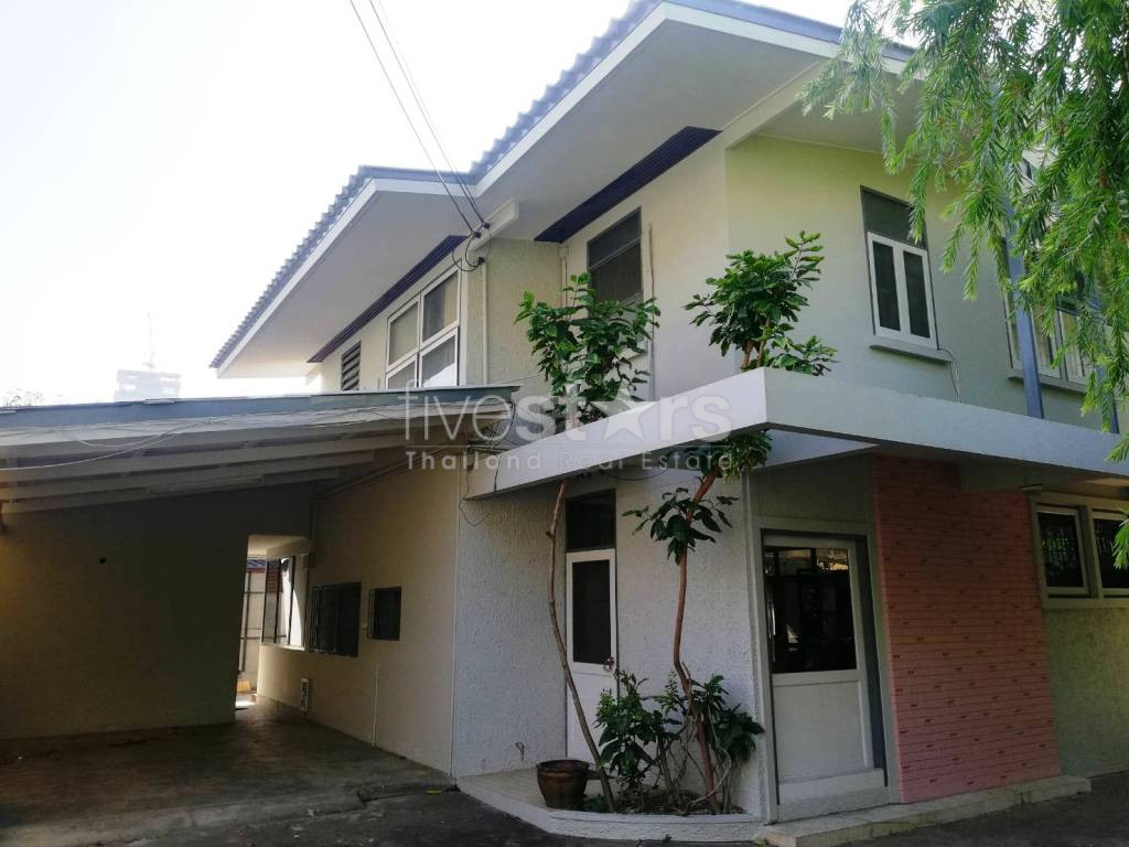 home office for rent in Phrom Phong area