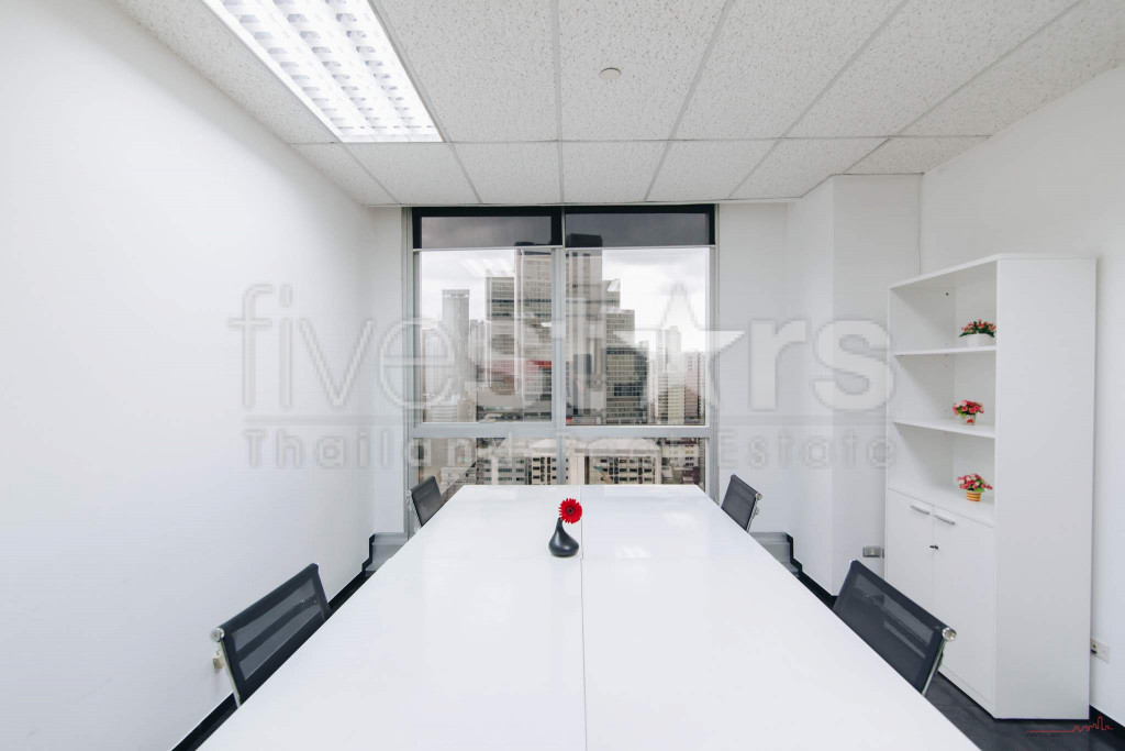 Spacious fully-furnished office 4 workstations for rent on Phromphong, photo 4