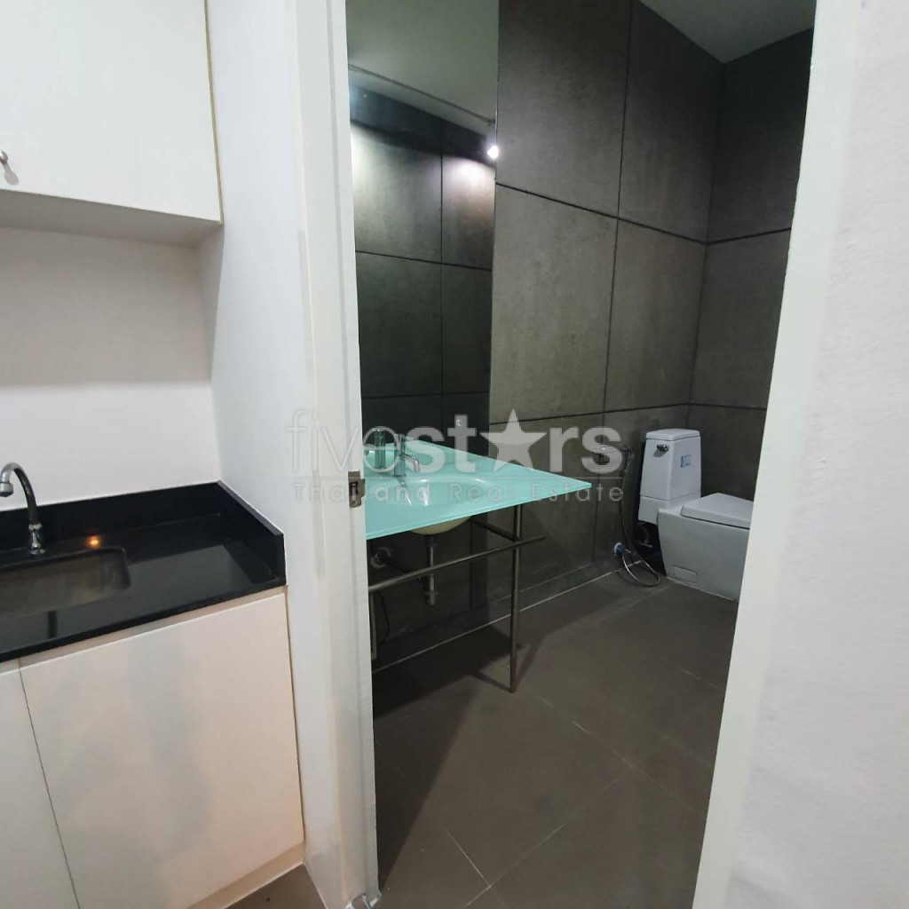 Office space for rent in Sukhumvit area near BTS Phromphong, photo 19