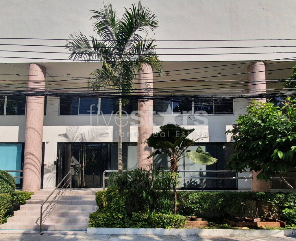 Office space for rent in Sukhumvit area near BTS Phromphong