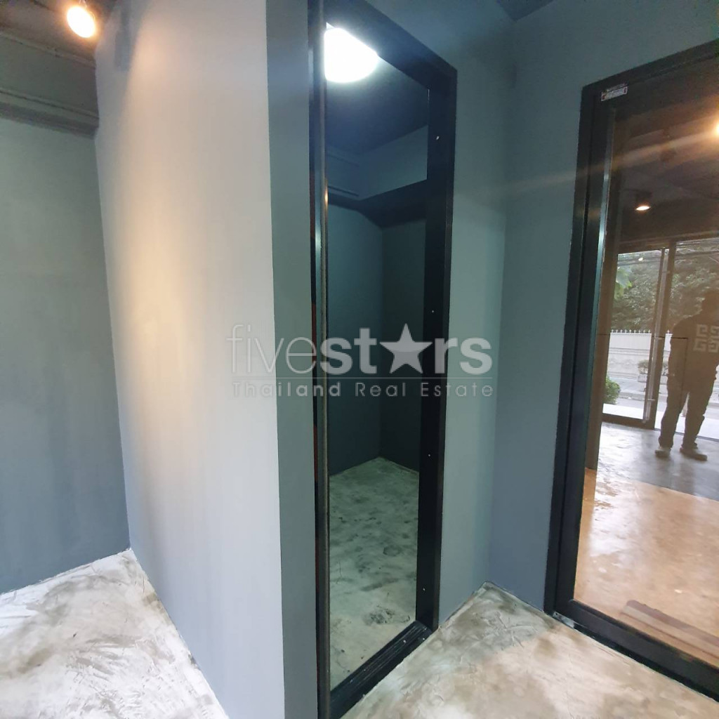 Office space for rent in Sukhumvit area near BTS Phromphong, photo 5