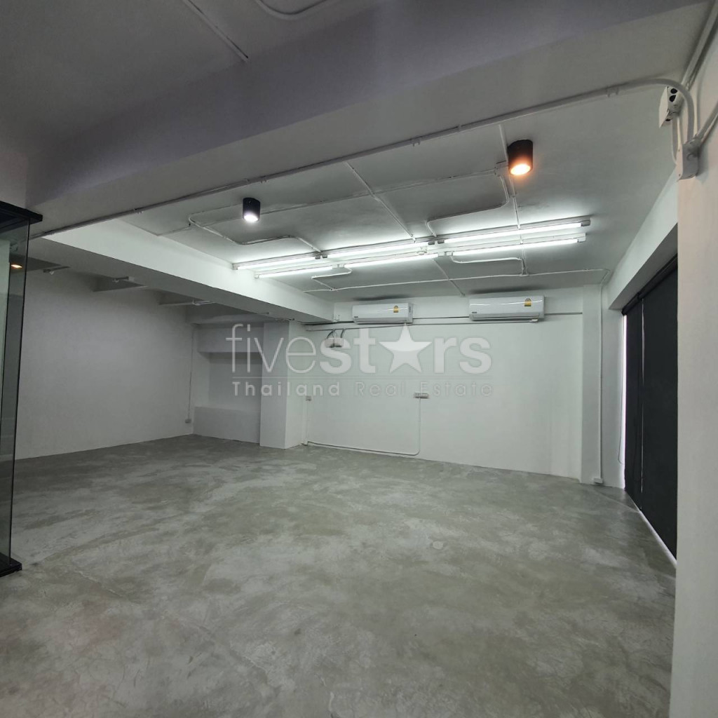 Office space for rent in Sukhumvit area near BTS Phromphong, photo 8