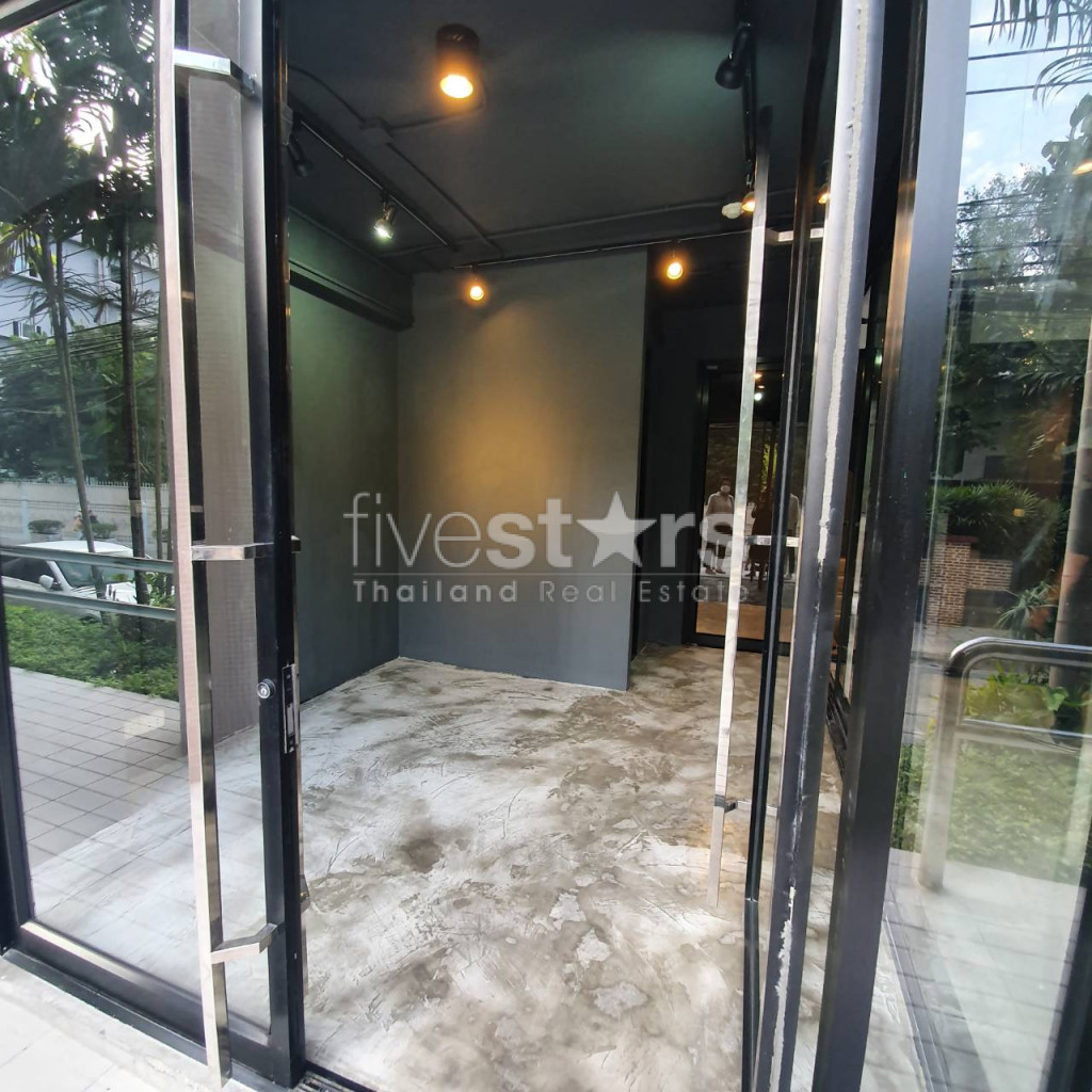 Office space for rent in Sukhumvit area near BTS Phromphong, photo 4