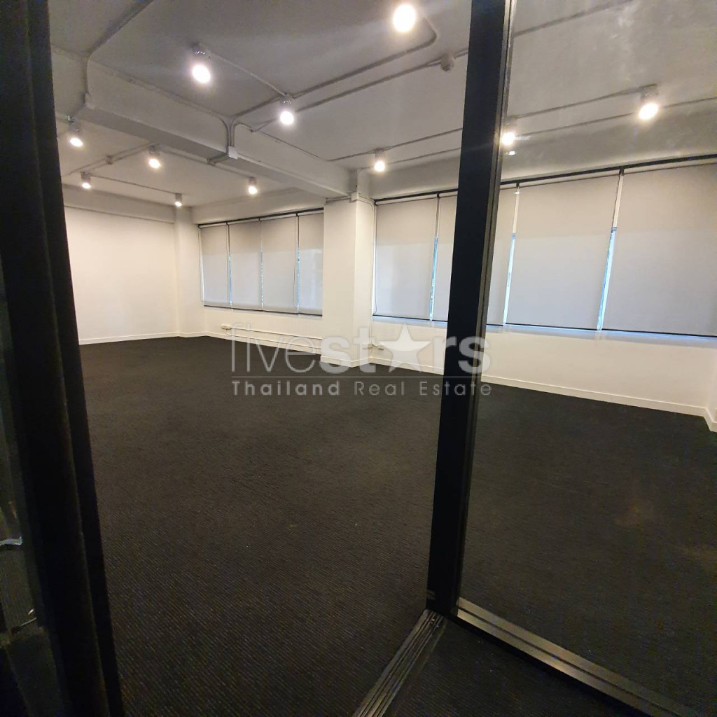 Office space for rent in Sukhumvit area near BTS Phromphong, photo 16