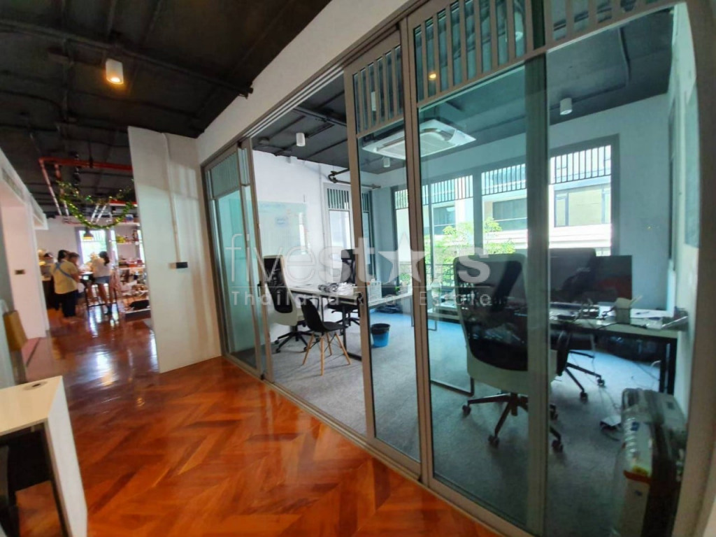 Office space for rent in Thonglor area, photo 8