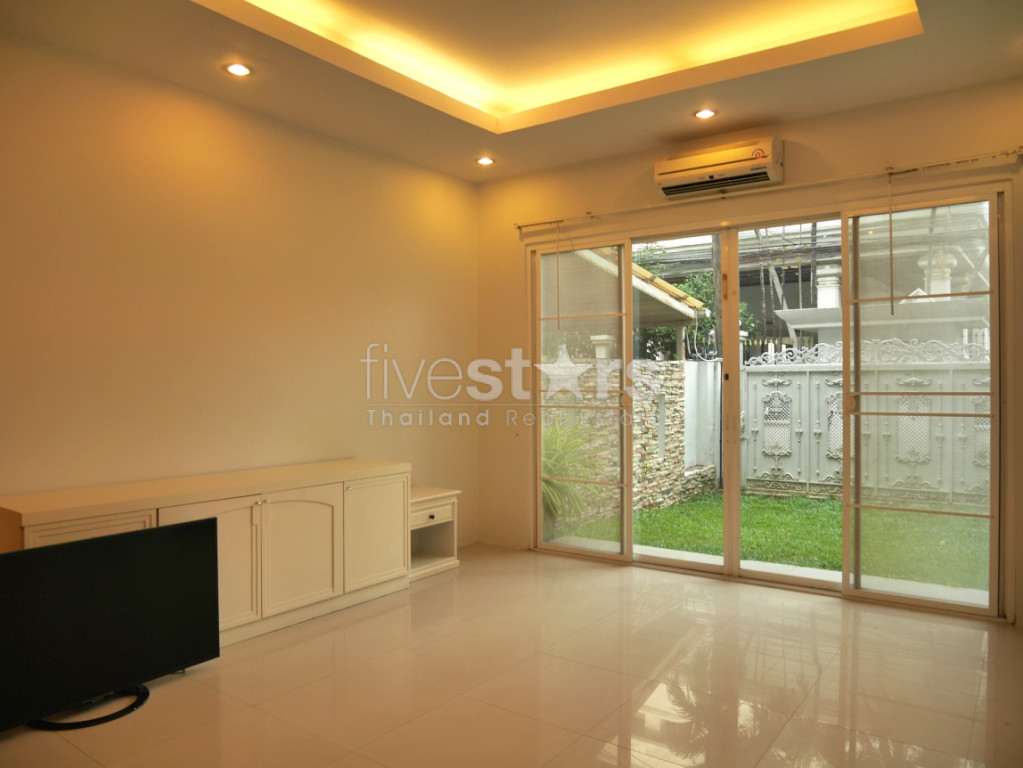 4 bedroom Thonglor house with garden, excellent value for money, photo 6