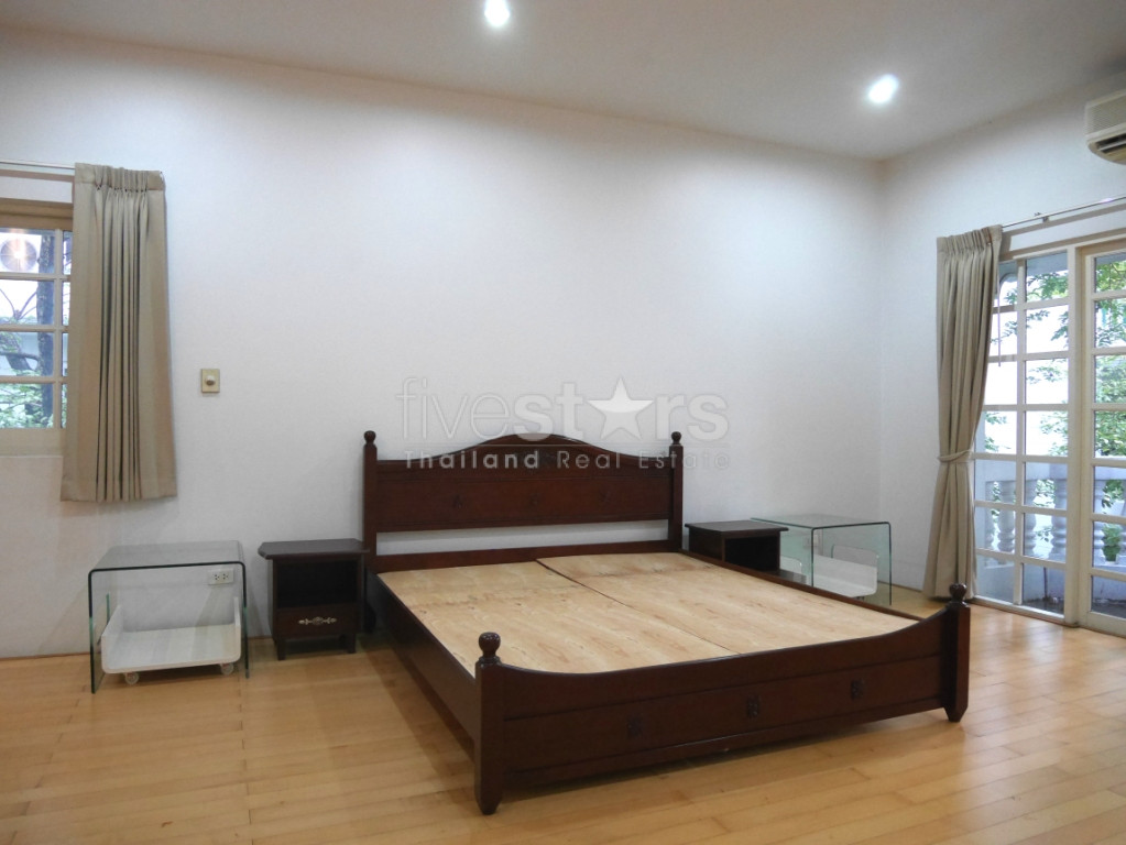 4 bedroom Thonglor house with garden, excellent value for money, photo 15