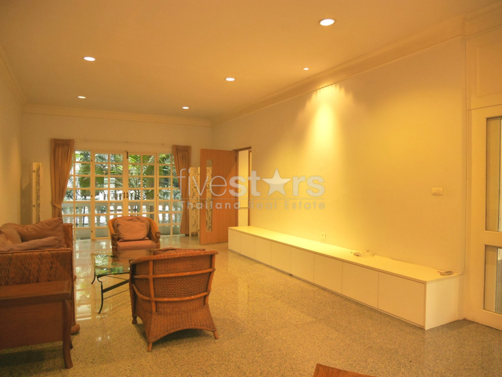 4 bedroom Thonglor house with garden, excellent value for money, photo 13