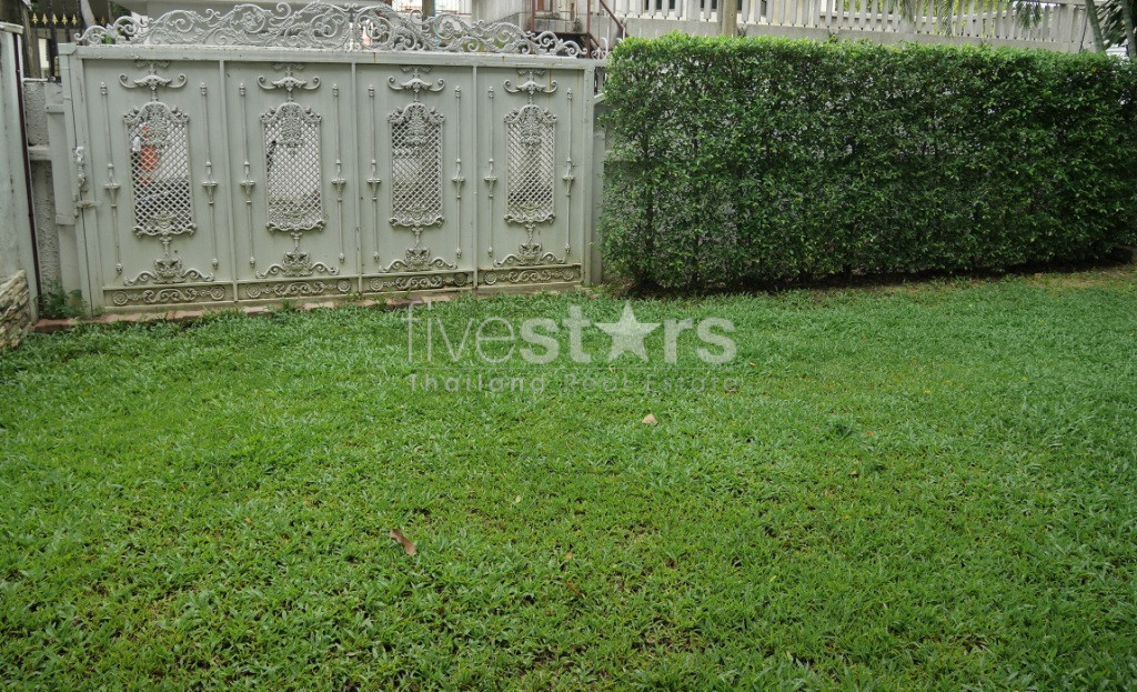 4 bedroom Thonglor house with garden, excellent value for money, photo 3