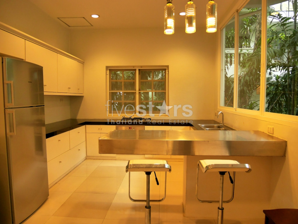 4 bedroom Thonglor house with garden, excellent value for money, photo 7